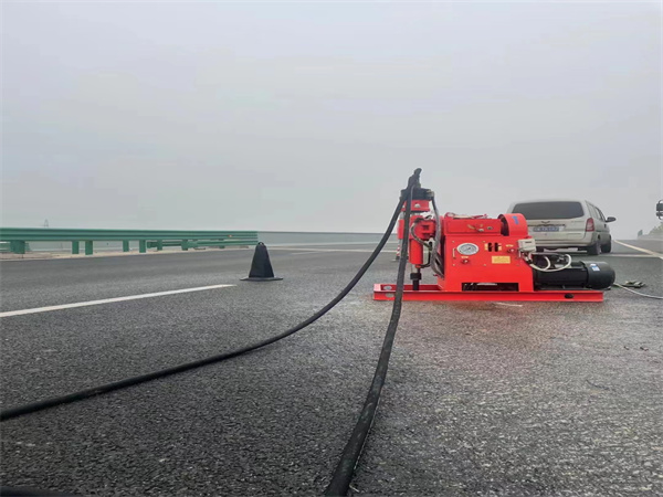 抱罗镇马路路基路面开裂下沉注浆加固灌浆