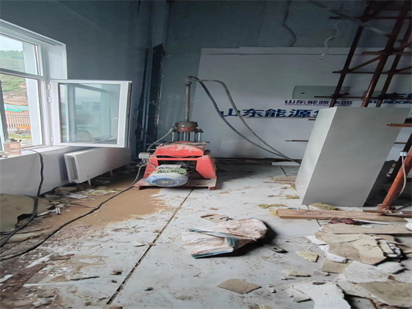 抱罗镇地基基础下沉墙体裂缝加固注浆顶升施工