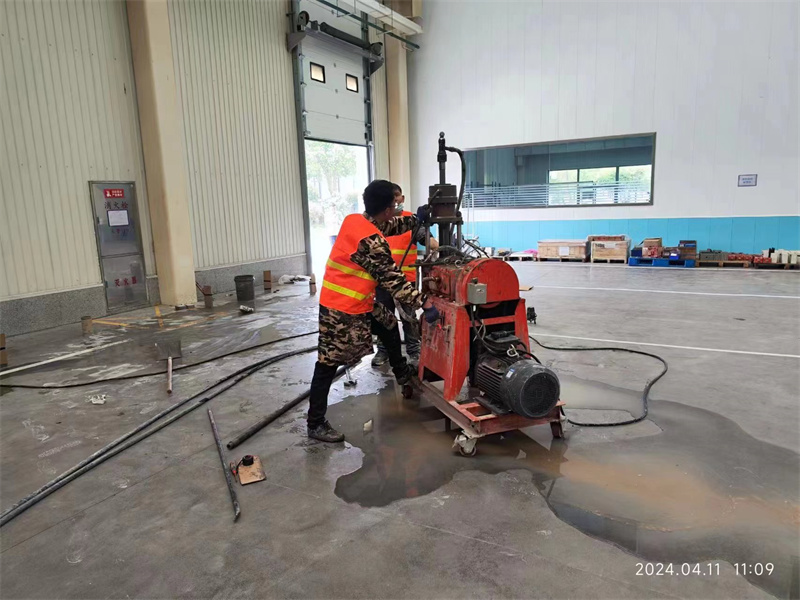 抱罗镇厂房地面下沉塌陷注浆加固施工